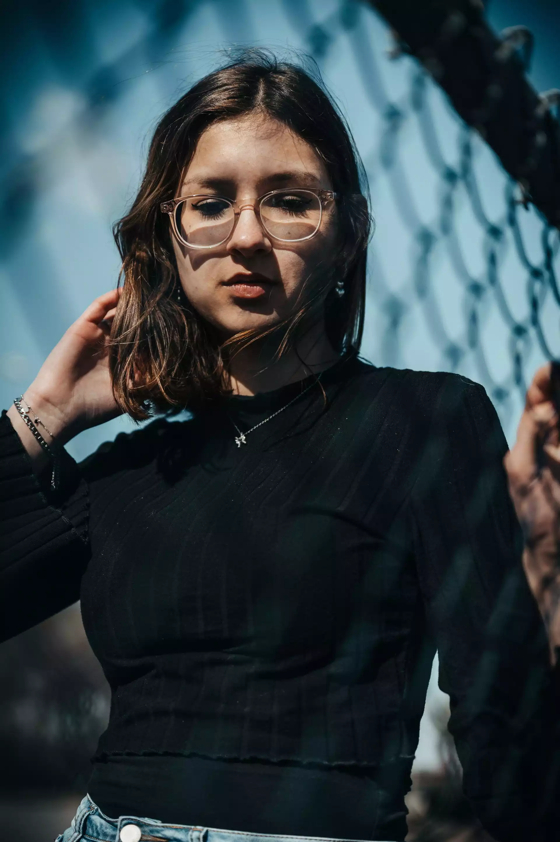 Portrait d'une femme qui porte des lunettes
